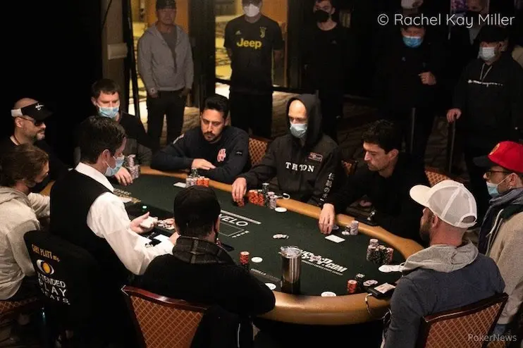 Mesa final del WSOP Super High Roller 2021 con Adrián Mateos