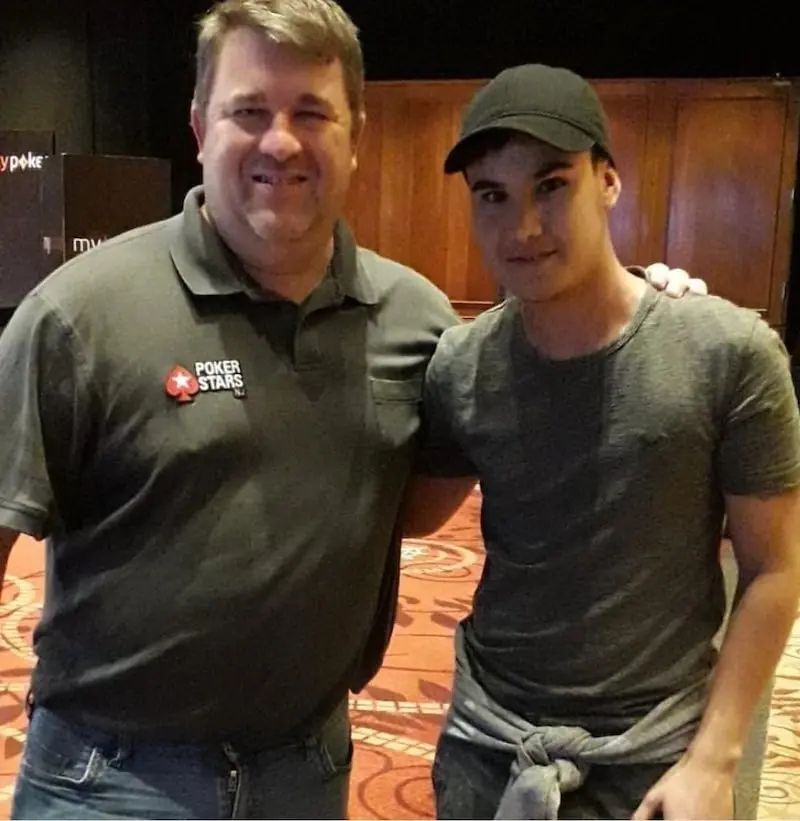 Gonzalo se dio el lujo de compartir mesa con Chris Moneymaker