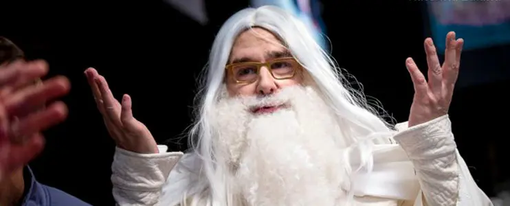 Phil Hellmuth vestido como Gandalf en el WSOP ME 2021